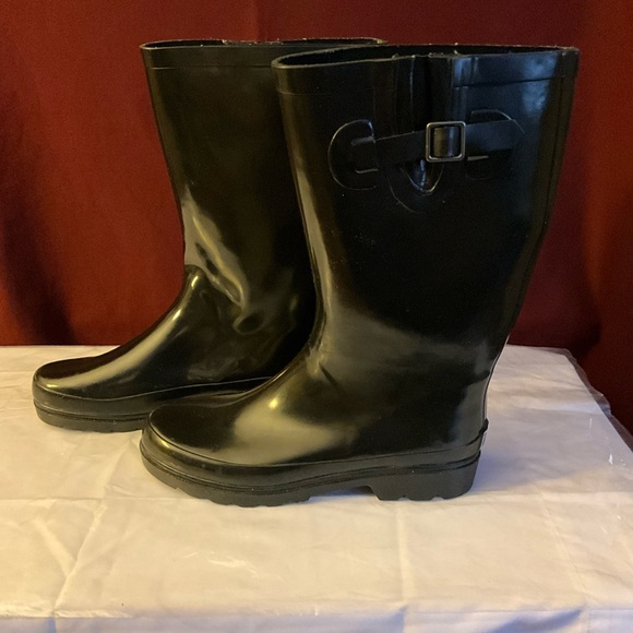Black Glossy Rain Boots - Picture 5 of 6